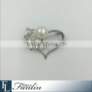 Wholesale fashion crystal Heart shaped pearl brooch