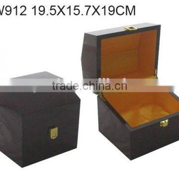 Top Luxury Wooden Painted Gift Packing Box wth Gold Lock