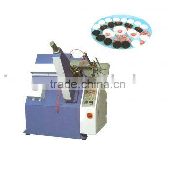 Cake tray forming machine