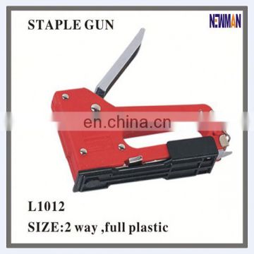 Bottom loading two way staple gun plastic staples