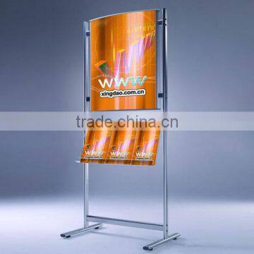 Aluminum retractable poster stand