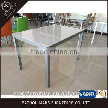 Modern Elegant Tempered Glass Top Dining Table