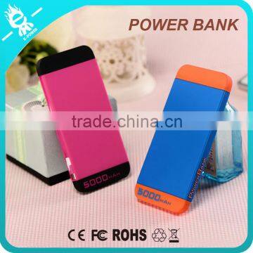 2014 High quality built in cable 5000mah silicon powerbank