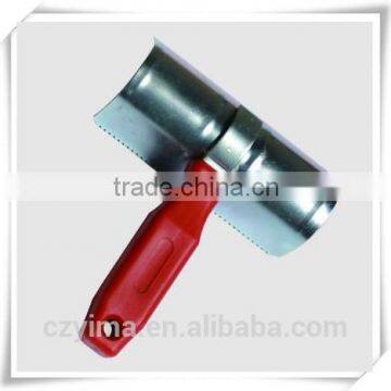 Mental horse curry comb with plastic handle