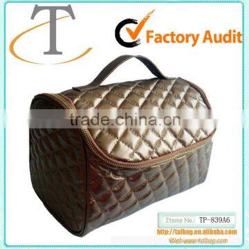 2016 The hottest selling&the newest design semi-pu quilted cosmetic case