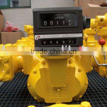 Positive displacement flow meter