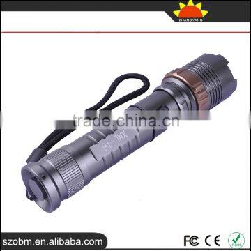 Wholesale OEM Focus Adjustable XM-L T6 LED 920 Lumens Flashlight Torch photo-2