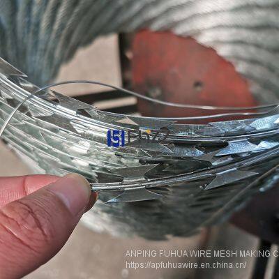 Best Quality Galvanized Rossy Razor Wire BTO-22 Concertina Razor Barbed Wire