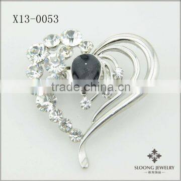 Elegant Design Heart Shape Silver Brooch