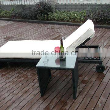 Classic White Lounge Chair With Tea Table photo-2