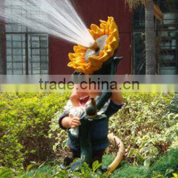 2014 hot selling gnome water sprinkler for garden