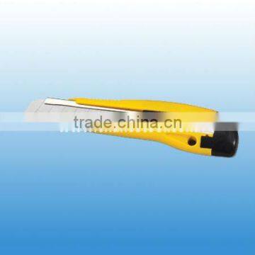 easy cut auto-retractable utility knife UK069