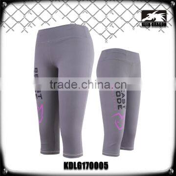 Womens fitness wear custom logo anti-static yoga capri pants