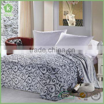 Wholesale Flower Cutting Fleece Micro Fiber Blanket