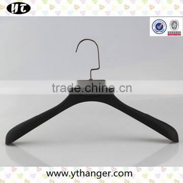 black popular rubber hanger with anti-slip rubber for coats