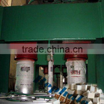 Particle board hot pressing machine