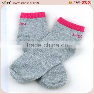 Factory Cotten Hot Sale Cute Grey Color Women Socks Red Color in the Welt photo-4