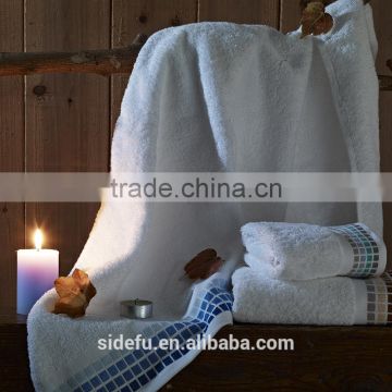 China Manufactural High Quality Wide Dobby Border with Embroidery Hotel Terry Hand Towel