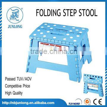 PLASTIC FOLDING BATHROOM STOOL