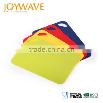 2016 hot selling antimicrobial non slip flexible pp chopping board cutting board set