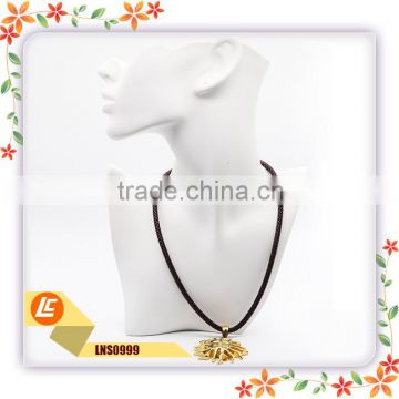 High-quality leather necklace with gold plating pendant for ladies style