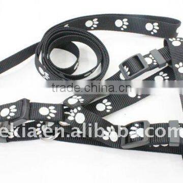 Black printed paw dog leash and harness set