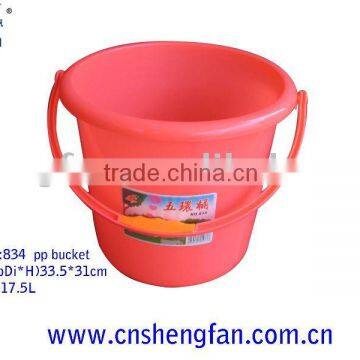 Plastic bucket 17.5L with handle