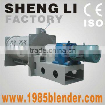 Dry powder mixer