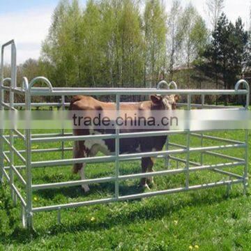 Simple installation of movable steel cattle fence