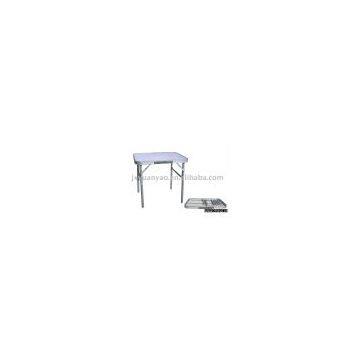 Aluminium table with detachable legs