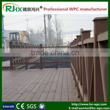 Easily assembled and high/cold temperature resistant wood-plastic composite board fences and handrails