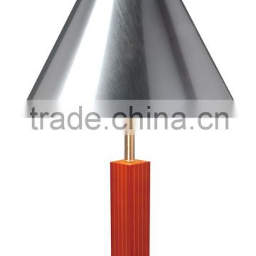 China factory decoration hotel plastic desk light withred wooden holder and steel in chrome base desk lighting