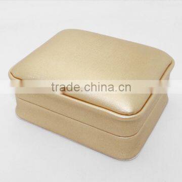 Superior Customize PU Jewelry Boxes Golden Ring Box