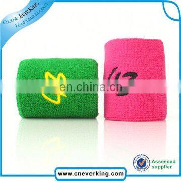 2015 New arrival custom wristband sport