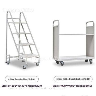 Компактная складная металлическая трехступенчатая лестница - экономичное по пространству всестальная конструкция, легко переносится, незаменимый инструмент для небольших помещений и квартирного жилья