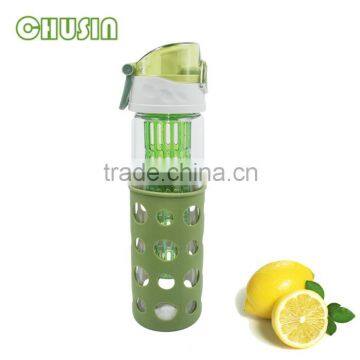 550ml glass drink bottle/travel water bottle with handle and straw and food grade silicone sleeve