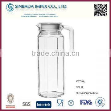 Glass water jug with lid