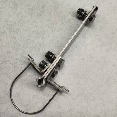 Self -supporting leaky cable fireproof clamp