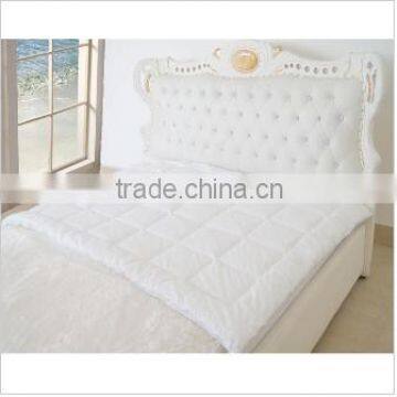 100% Polyester Hollow Fibre Upscale Modal Comforter Rope Piping Design