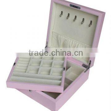 Elegant jewelry gift box