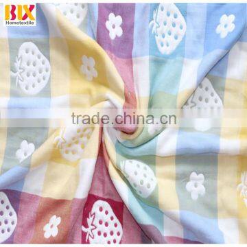 Yarn Dyed Gauze Cotton Jacquard Strawberry Design Baby Warp Blanket photo-3
