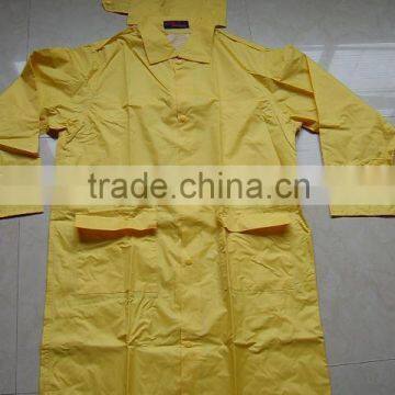 Wind rainproof classic yellow raincoat