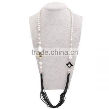 Elegant Women Long Pearl Necklace Jewelry with Chains and Flowers