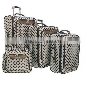 4-pics luggage sets suitable for family travel