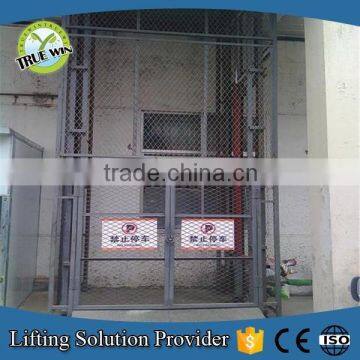 Factory Supply Guide Rail Chain Cargo Lift