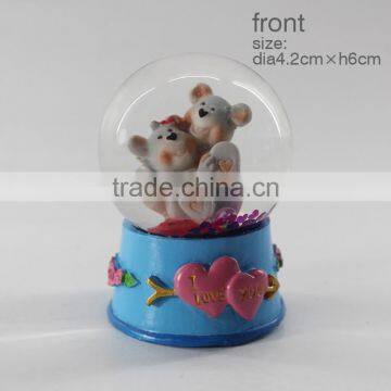 Resin Couple Snow Globe photo-2