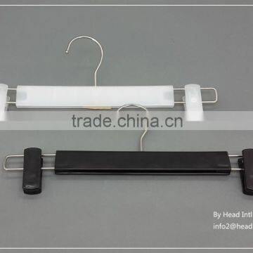 The white /black plastic bottom hanger with white/black plastic bar