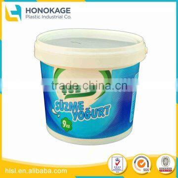 Hot Sale IML Wholesale Plastic Cup for Yogurt, Disposable Food Grade Boxes with Lid for Yoghurt Packaging Supplier