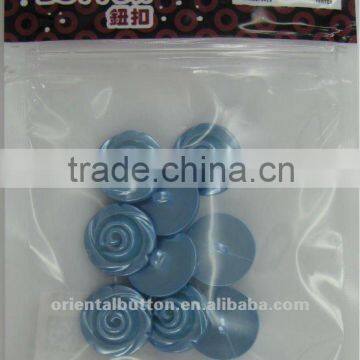 decorative buttons in small package in retail