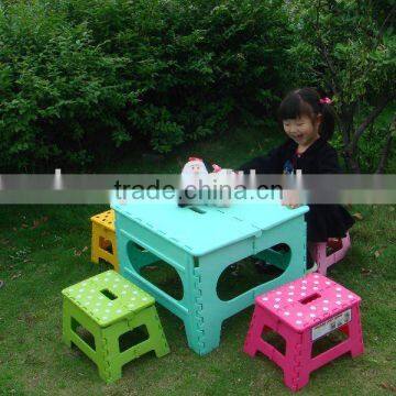 Plastic foldable table/out door table